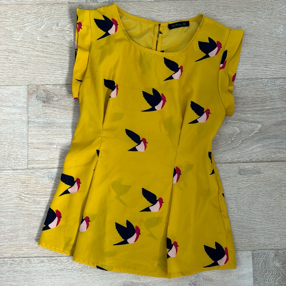 Retro style yellow bird print blouse with side zip!